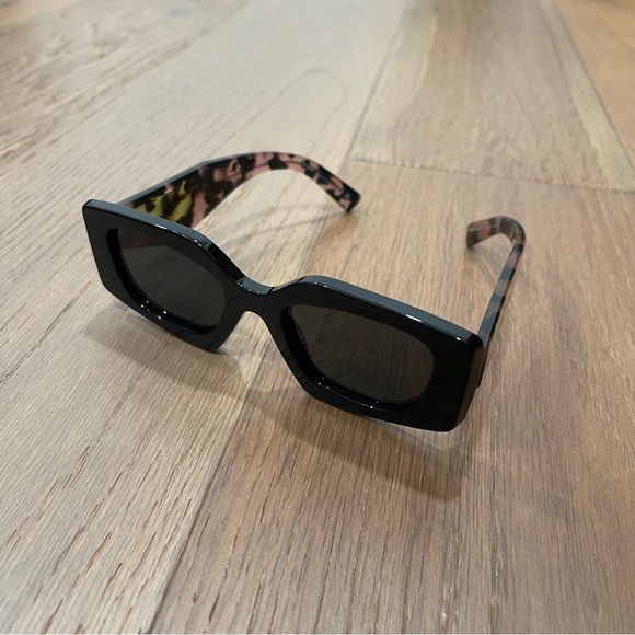 [authentic] Prada Sunglasses - Picture 3 of 15